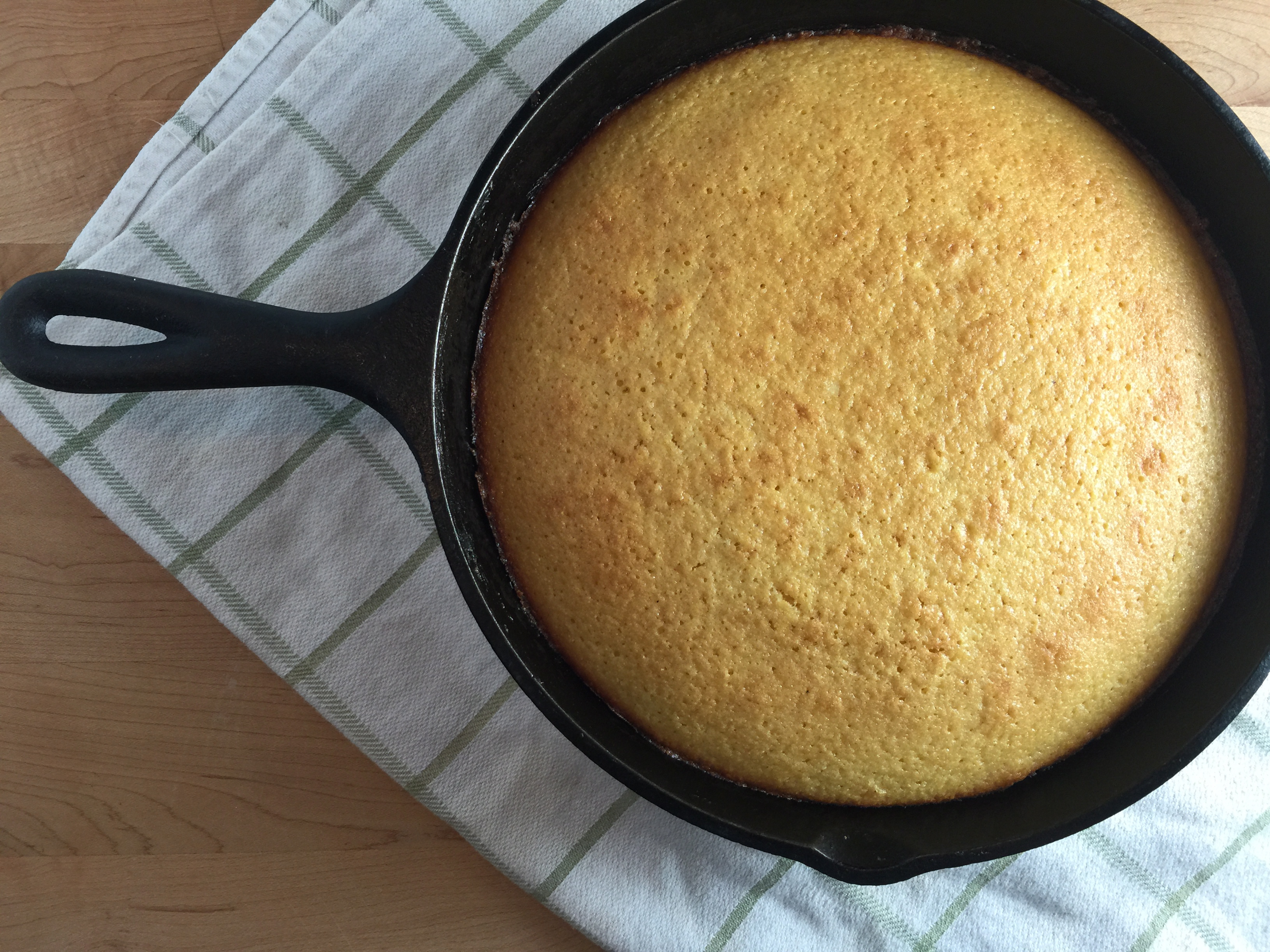 Simple Skillet Cornbread - Breads and Sweets