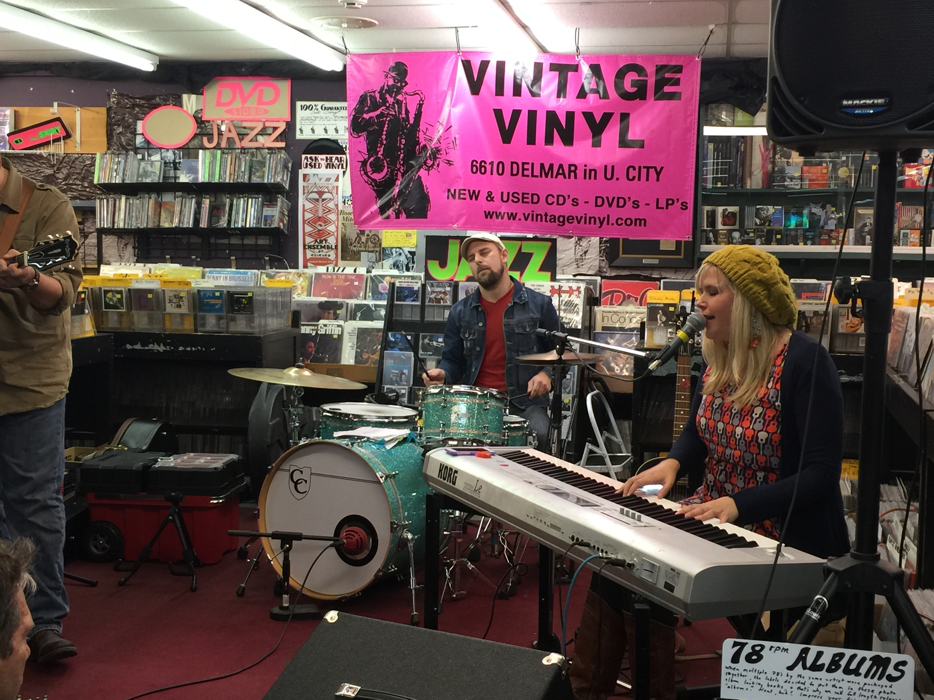 Hollywood Autonomi Nat sted Get to Know Vintage Vinyl in St. Louis, Mo.