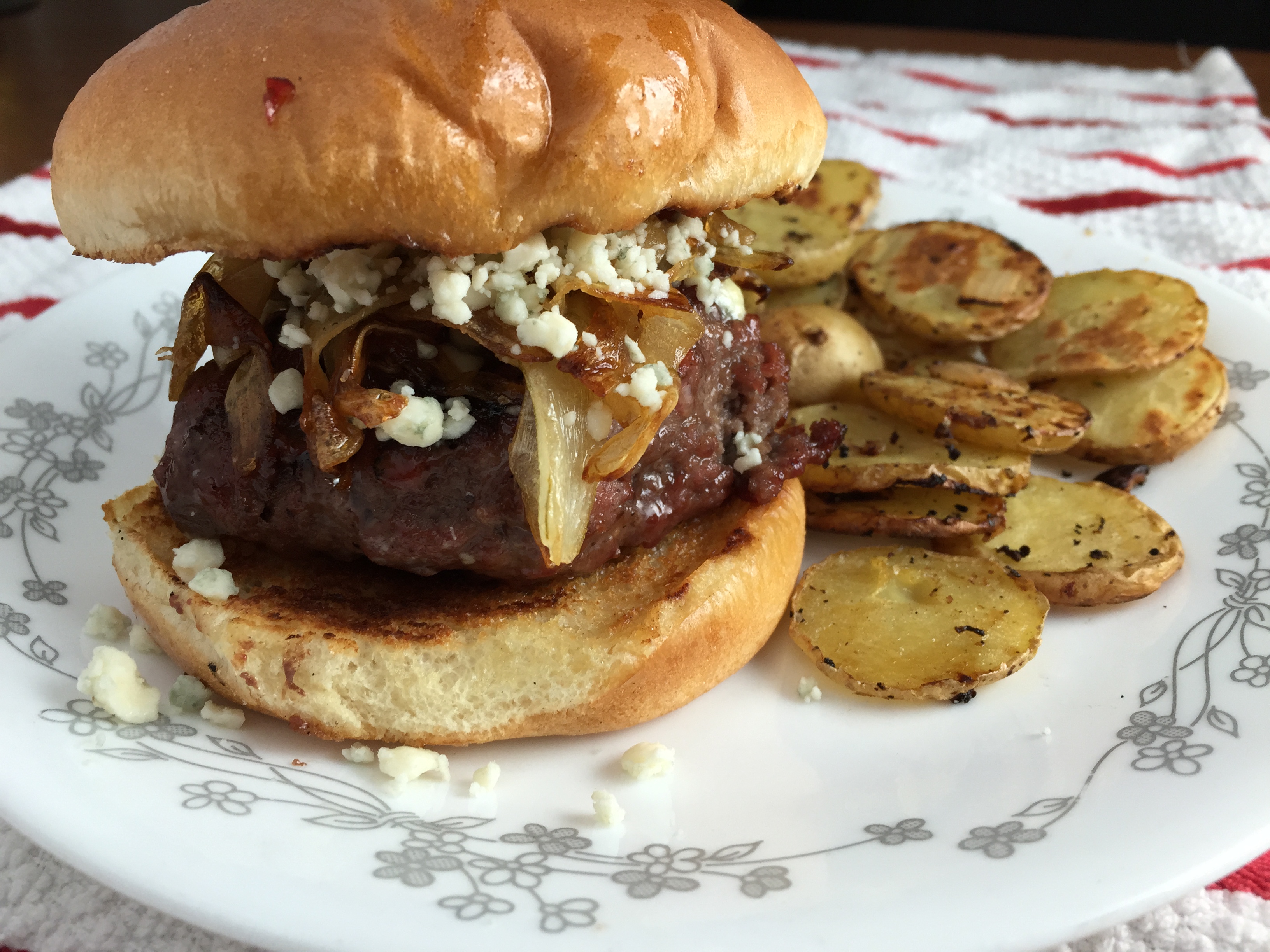 Duet: Pepper Jam Burger with Caramelized Onions and Gorgonzola / Elvis “Madison Square Garden”